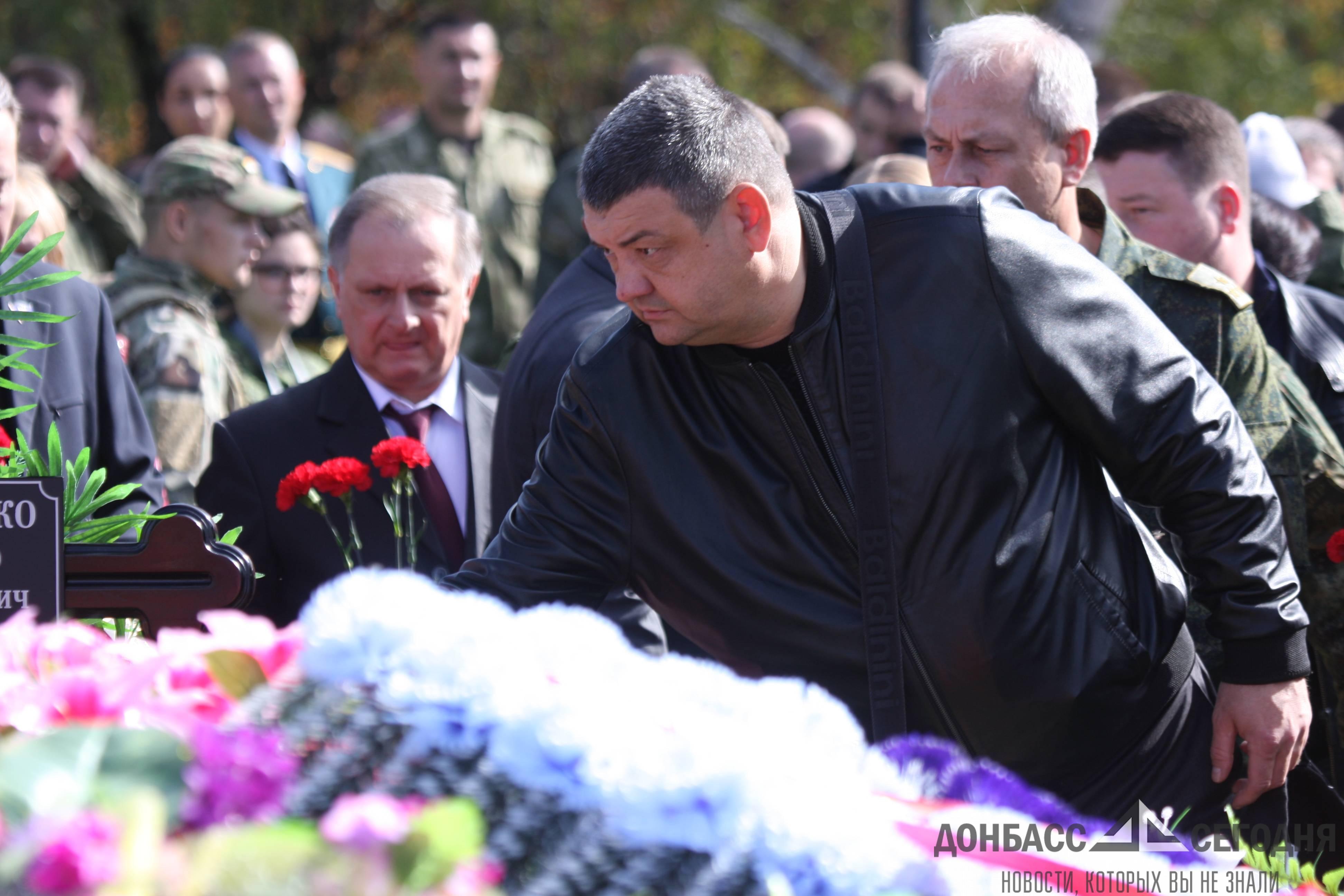 Могила захарченко в донецке фото