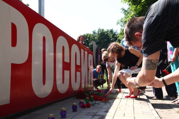 В Донецке почтили память погибших в наводнении в Иркутской области