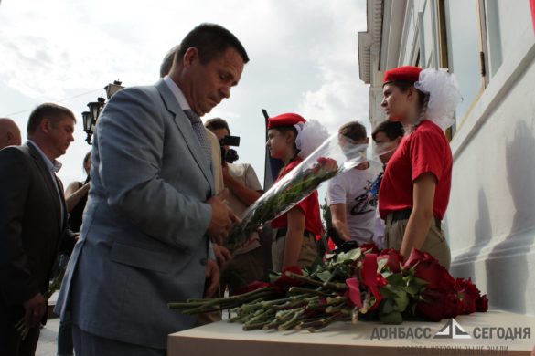 "Наш Кобзон": в Донецке увековечили память легендарного земляка