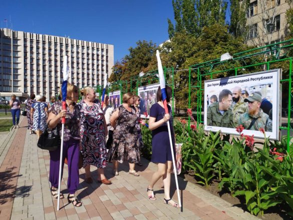 В Донецке открыли площадь Захарченко и масштабную фотовыставку