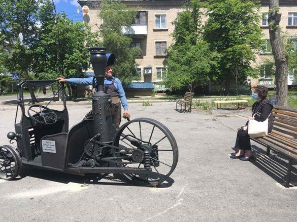 Житель Северодонецка подарил городу ретро-авто из металлолома