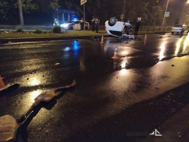 В результате ужасного ДТП в Донецке разорвало машину