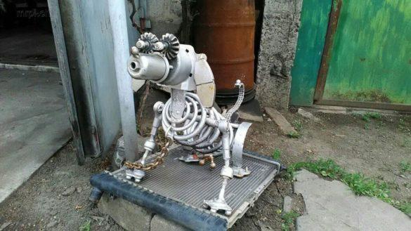 Робот, собака и лягушка - в Мариуполе появились киберпанк-звери