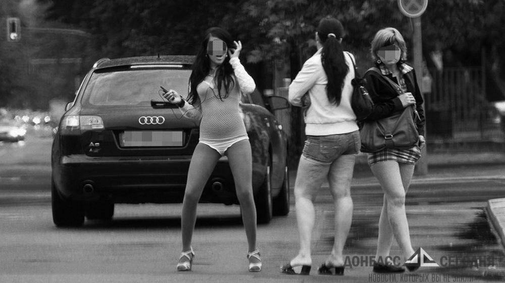 Проститутки на трассе - чб. 