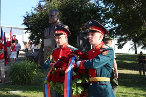 Пушилин на открытии памятника легендарному комбату пообещал победить ради памяти Гиви