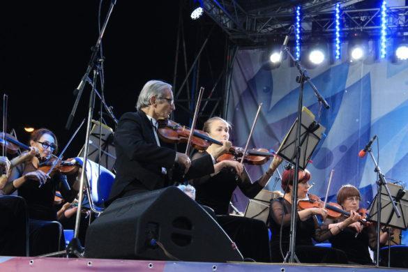 Донецкая филармония дала мегаконцерт под открытым небом