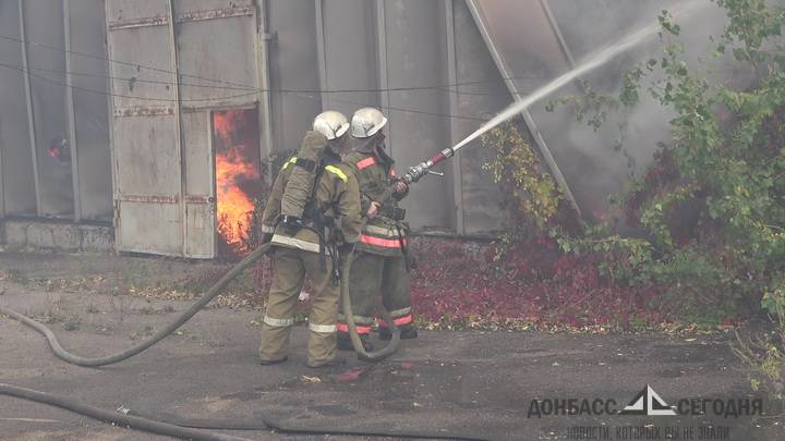 В Луганске сгорел авиаремонтный завод