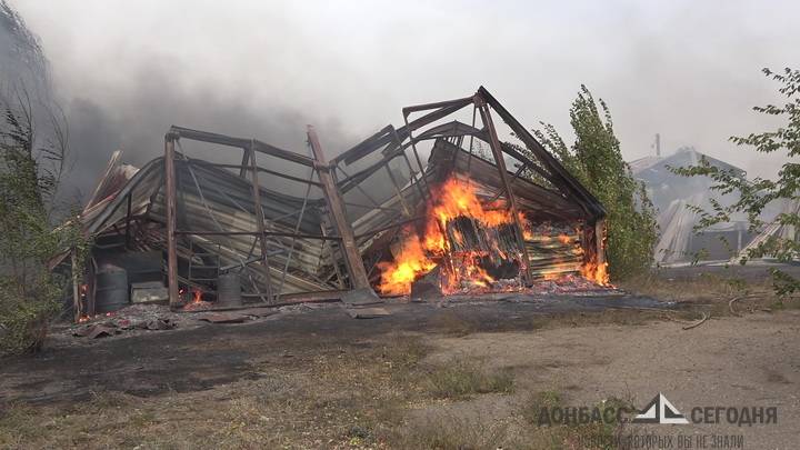 В Луганске сгорел авиаремонтный завод
