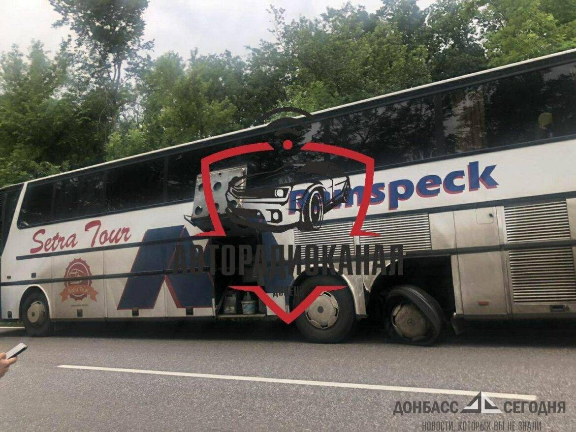 Автобус «Донбасс Оперы» попал в ДТП, уходя от столкновения с фурой