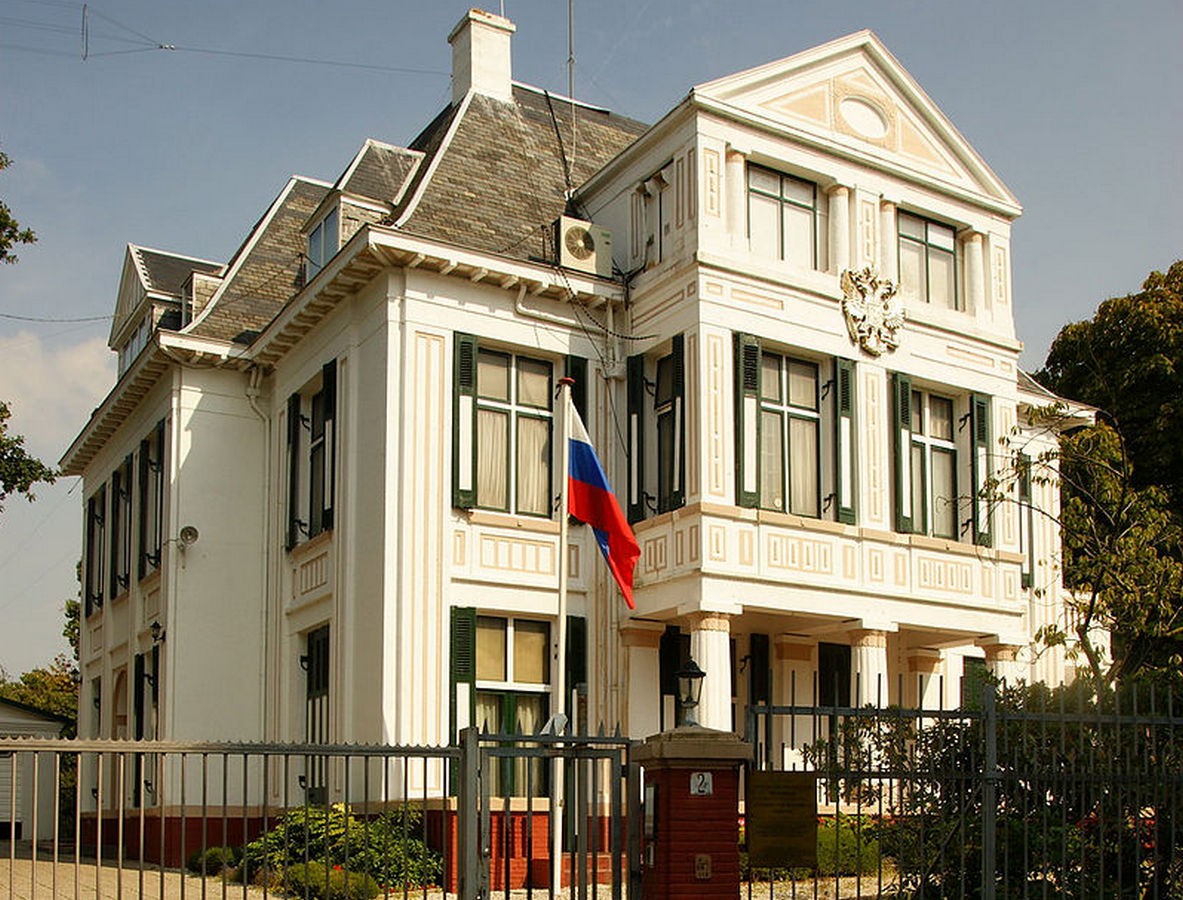 Российское посольство в рф. Посольство России в Нидерландах. Российское посольство в Гааге. Рос посольство в Голландии. Российское посольство в Оттаве.