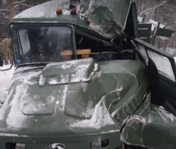 Под Львовом перевернулся грузовик с украинскими солдатами, много пострадавших