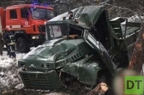 Под Львовом перевернулся грузовик с украинскими солдатами, много пострадавших