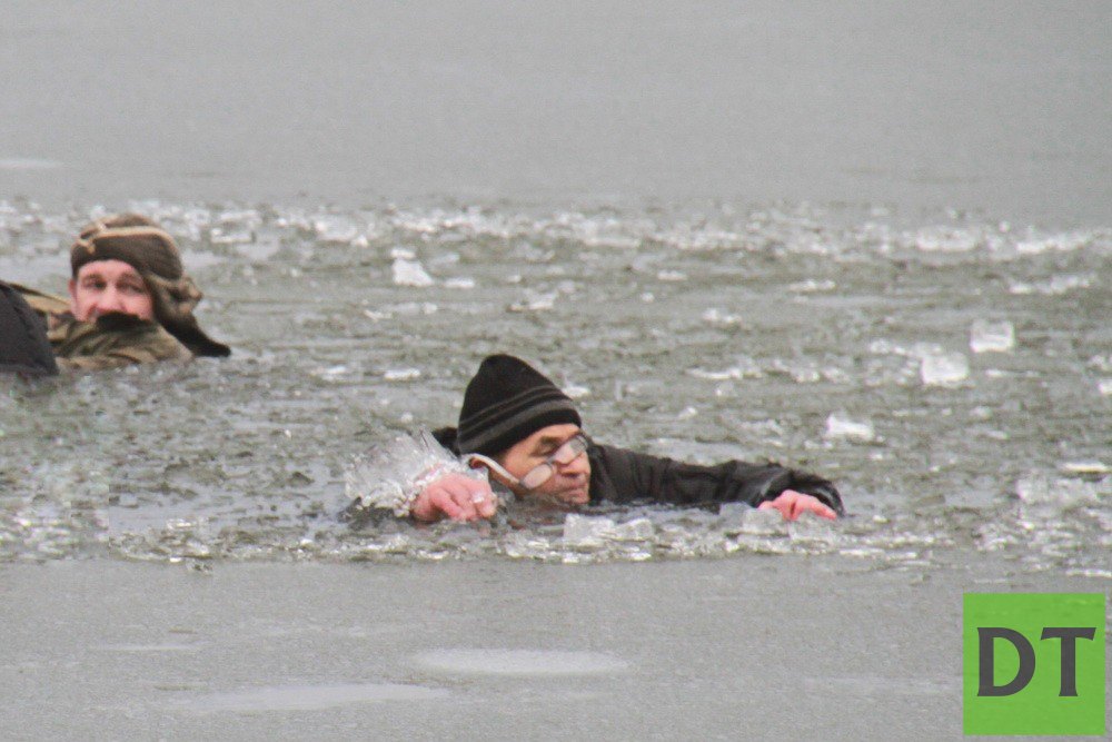 В Донецке провалились под лёд рыбаки – к счастью рядом отдыхали спасатели