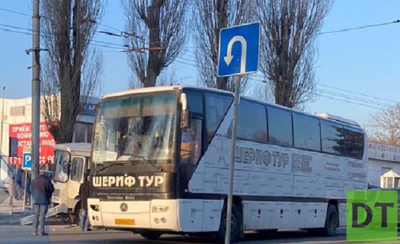 Два автобуса с людьми попали в аварию по пути в Донецк