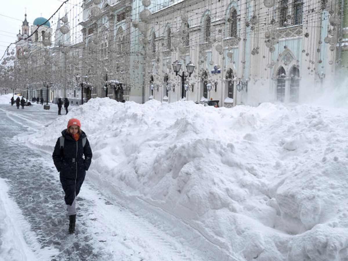 Выпавший снег замело. Москва снегопад 2021. Снегопад в Москве 13 февраля 2021. Сугробы в Москве 2021. Снегопад 2020 Москва.
