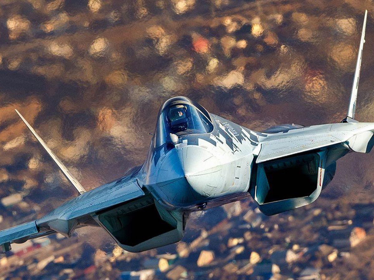 Скорость т 50. Су-57 истребитель. Истребитель пятого поколения Су 57. Су-57 реактивный самолёт. Су 57 кабина.