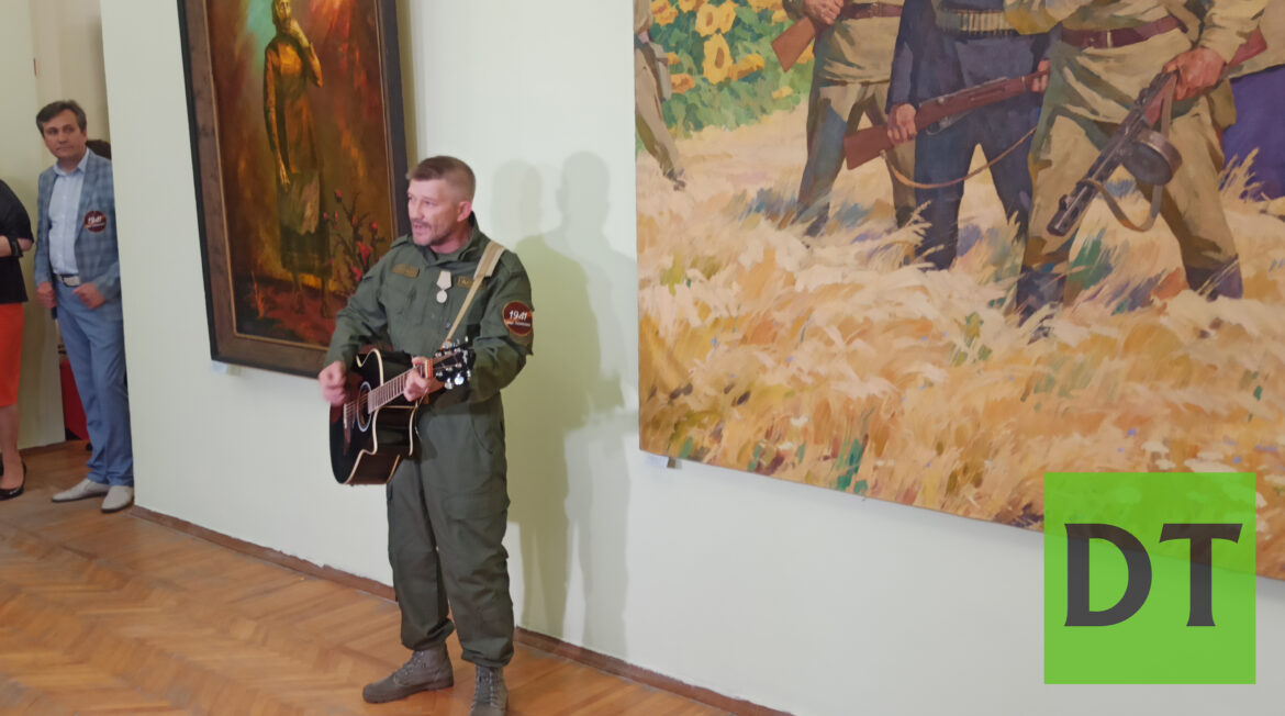 Донецкий музей достал из запасников картины, посвящённые Великой Отечественной войне
