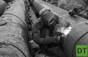 Коммунальщики ремонтируют трубопровод в ЧБ