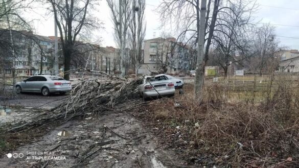 В Славянске мощный ураган навёл суету