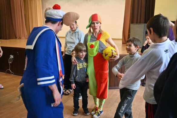 Донецкие артисты подготовили выездные спектакли для детей беженцев