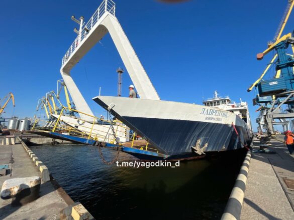В ДНР открылось паромное сообщение с РФ, в порт Мариуполя прибыл российский паром "Лаврентий"