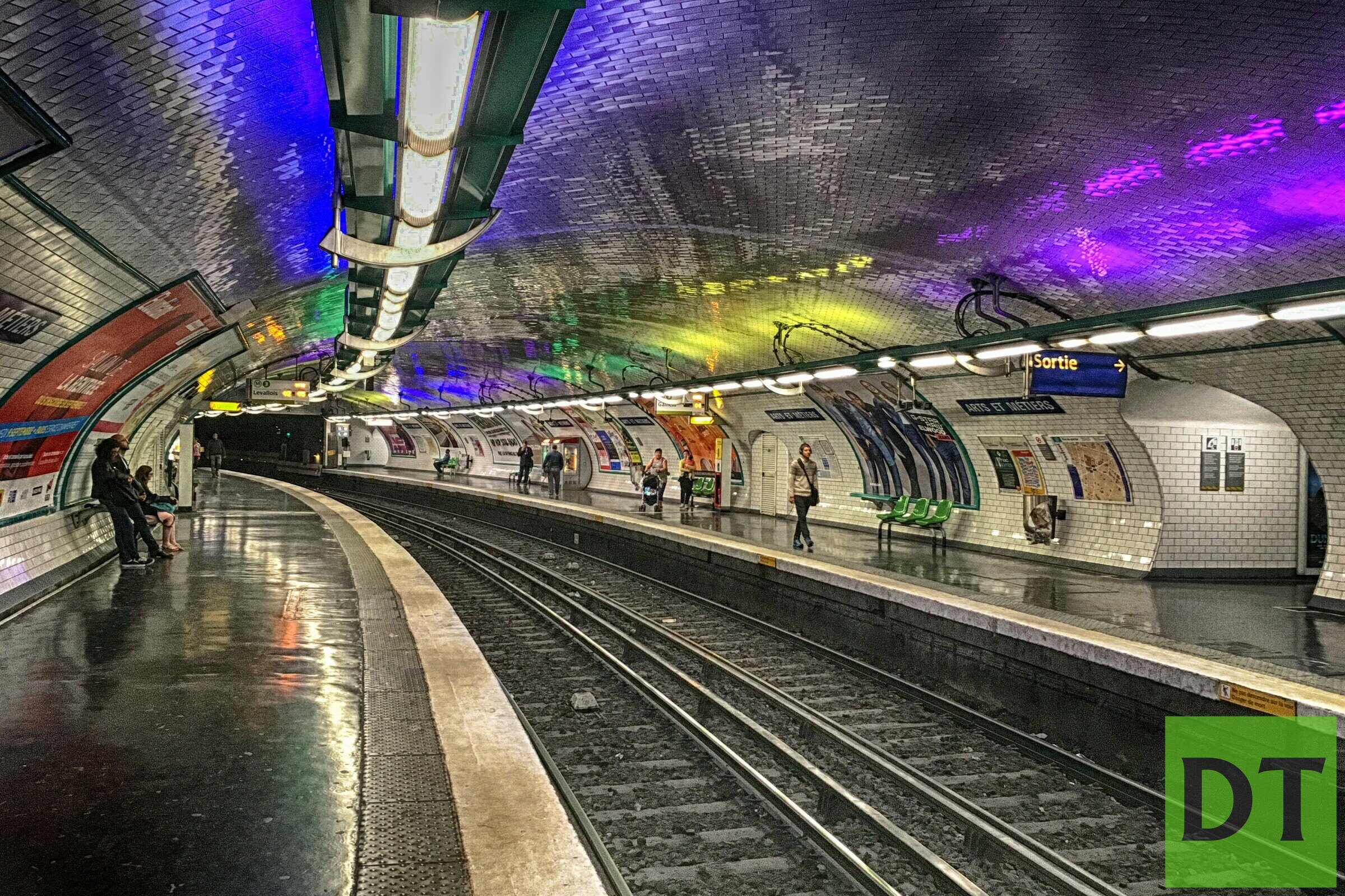 Metro station near me. Метро Парижа. Франция Париж метро. Станции метро Парижа. Станции метро Франции.