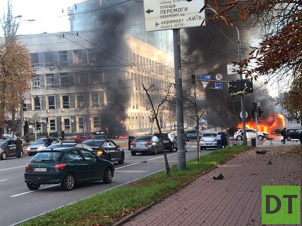 Украина атакует российские города. Пожар в здании. Здание СБУ В Киеве разбомбили. Взрыв здания.