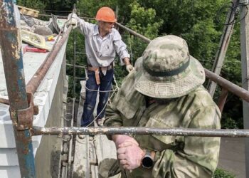 Хабаровский край помогает восстановить подстанцию в Дебальцево