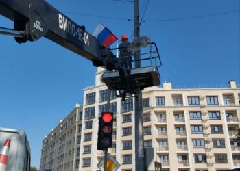 В Мариуполе убрали флаги и проверили освещение