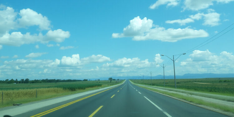 Власти России за три года приведут в порядок дорожную сеть новых регионов