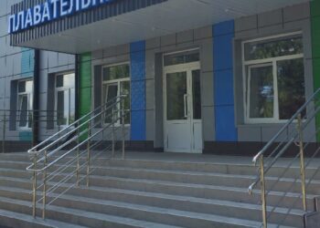 Бассейн Докучаевска открывает двери для свободного плавания с 24 июня