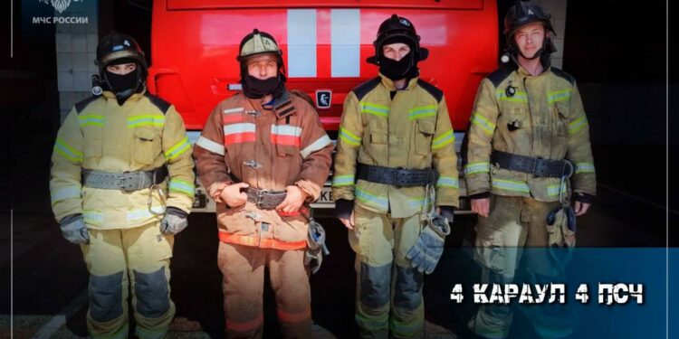 В Донецке спасли четверых человек из горящей квартиры