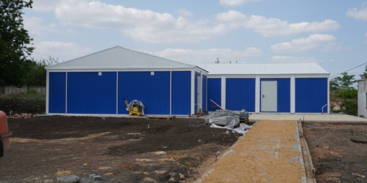 В шахтёрском детском доме обновляют территорию