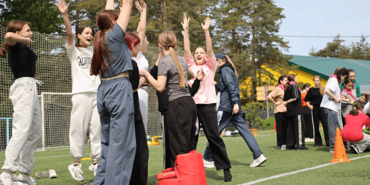 Дети из Мариуполя весело провели спортивный праздник в Петербурге