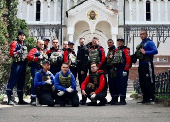 Студенты-спасатели помогли расчистить монастырь под Угледаром