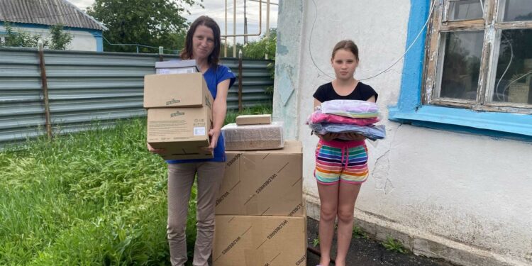 Девочка из села Свободное получила помощь от жителей Ямала