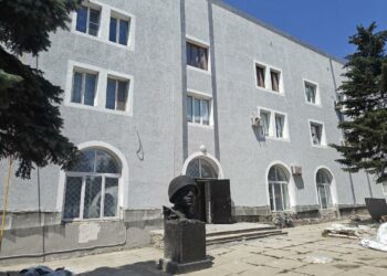 В Снежном ремонтируют дом и музей на улице Ленина