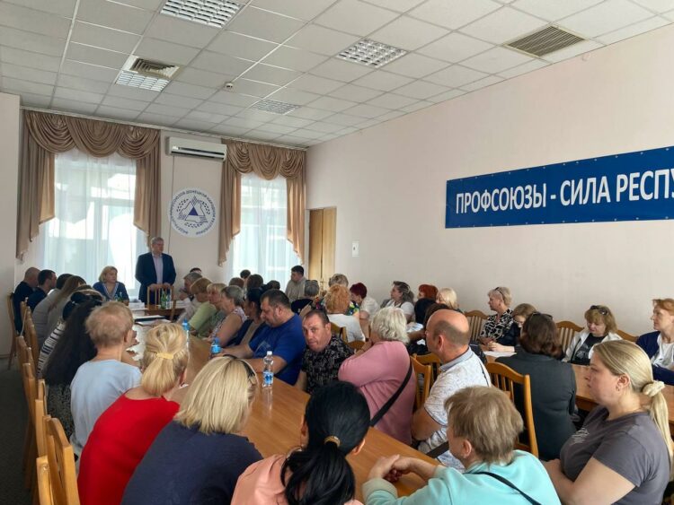 Андрей Чертков пообещал поддержать предпринимателей рынка «Аквилон»