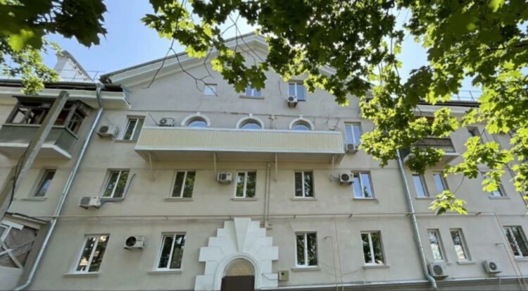 Восстановлен повреждённый дом на улице Санаторной в Дебальцево