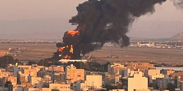 Израиль ударил по аэропорту в Мешхеде: Россия может стать посредником в конфликте