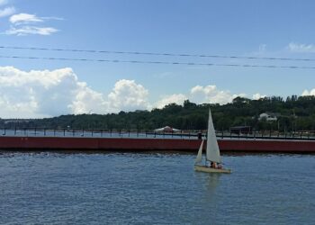 Мариуполь может поменять «заводской дым» на морской бриз