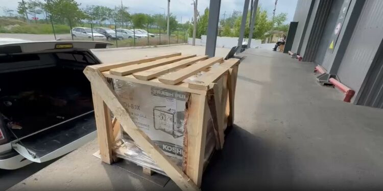 В Волноваху привезли насосы для коммунальщиков