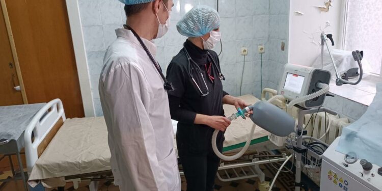 Невролог из Сургута месяц помогала в больнице ДНР