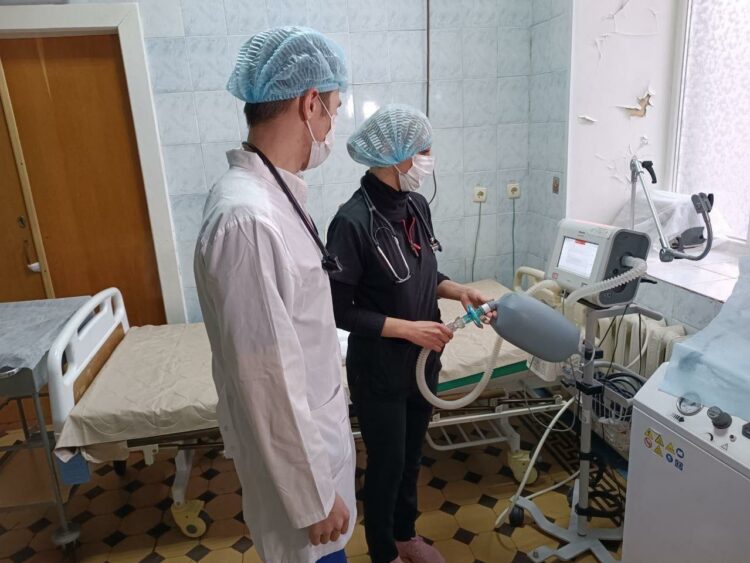 Невролог из Сургута месяц помогала в больнице ДНР
