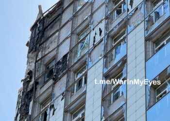 Удар по СМИ: украинские БПЛА атаковали Республиканский медиахолдинг в центре Донецка