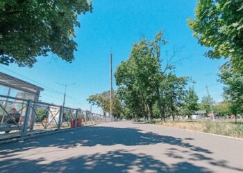 В Мариуполе создают уют: на улицах появятся скамейки и урны