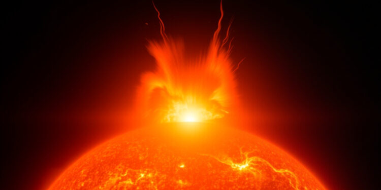 На Солнце произошёл мощный выброс протуберанца