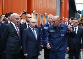 Владимир Путин посетил Магнитогорск и поздравил металлургов