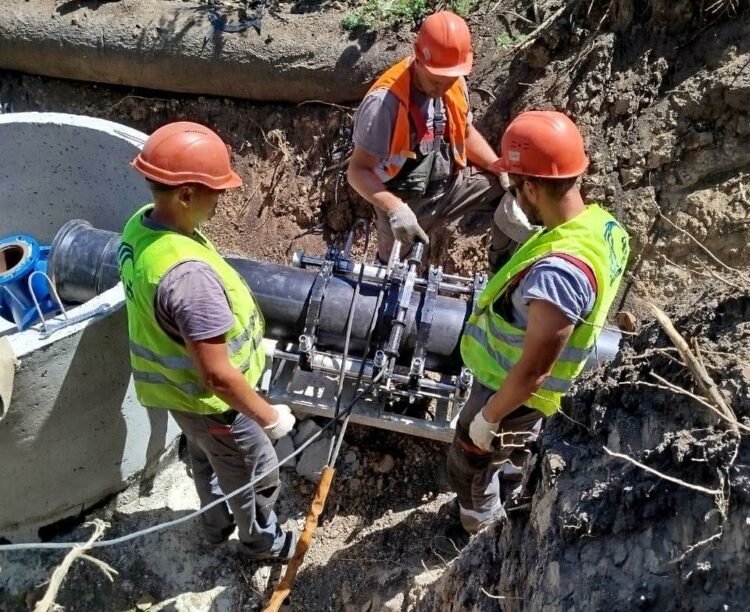 В Харцызске обновляют водопровод до Иловайска
