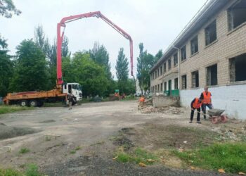 Липецкие строители ремонтируют школу в селе Заря